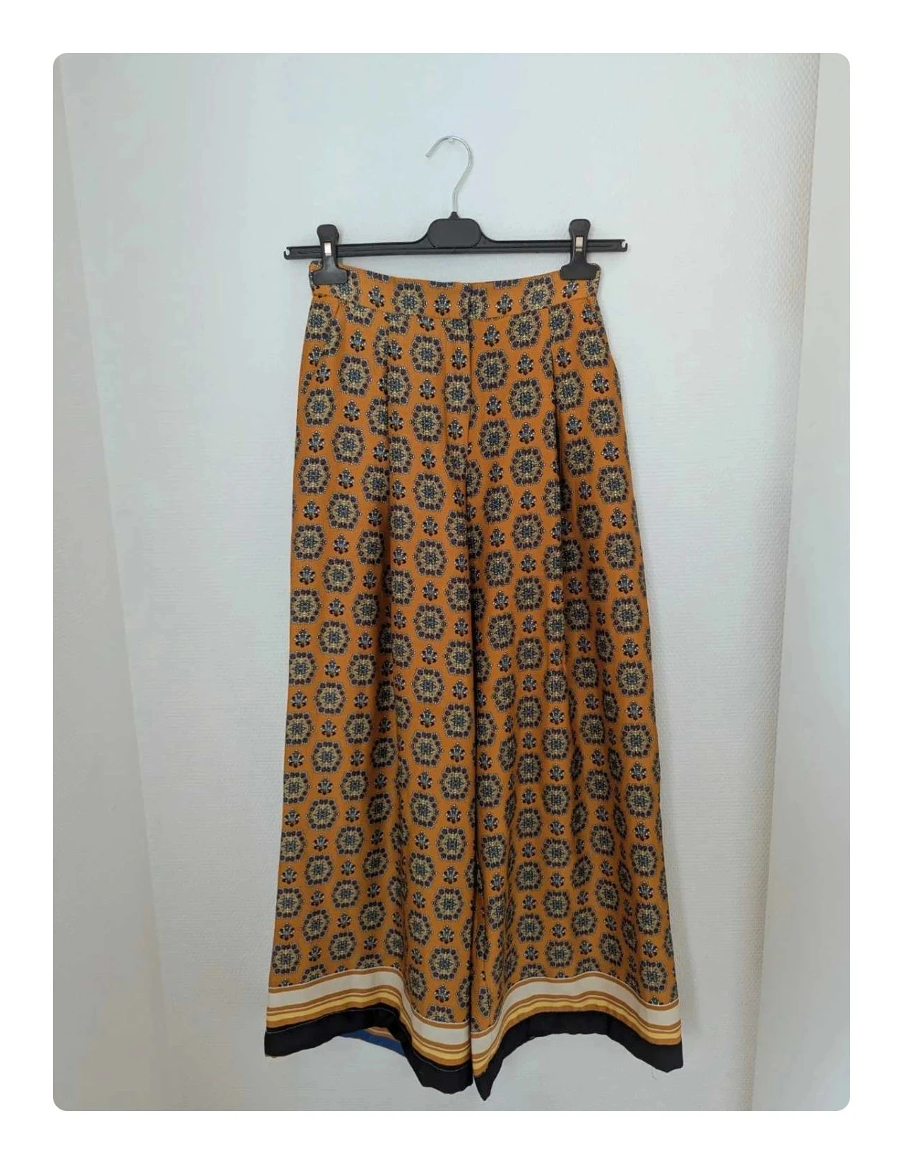 Pantalon fluide large River Island imprimé foulard / cachemire - T. 34